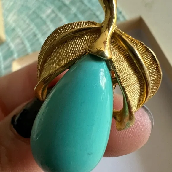 Vintage Pend Clip on Earrings / Pear Shape -Turquoise and Gold Tone! - Picture 6 of 16